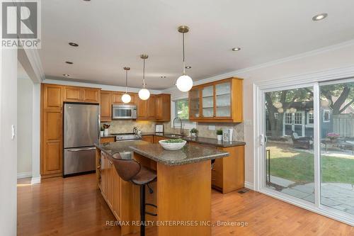 1115 Saginaw Crescent, Mississauga, ON - Indoor Photo Showing Kitchen With Upgraded Kitchen