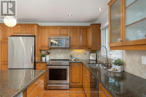 1115 Saginaw Crescent, Mississauga, ON - Indoor Photo Showing Kitchen With Double Sink