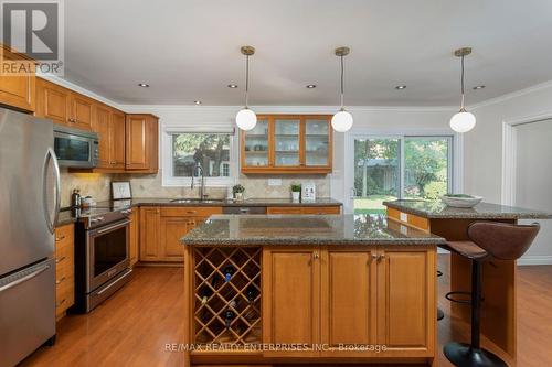 1115 Saginaw Crescent, Mississauga, ON - Indoor Photo Showing Kitchen