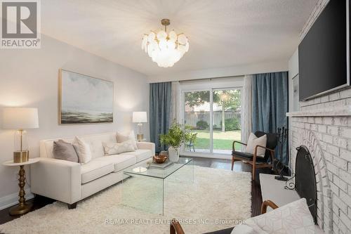 1115 Saginaw Crescent, Mississauga, ON - Indoor Photo Showing Living Room With Fireplace