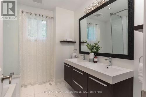 1115 Saginaw Crescent, Mississauga, ON - Indoor Photo Showing Bathroom