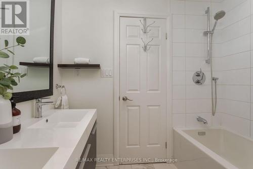 1115 Saginaw Crescent, Mississauga, ON - Indoor Photo Showing Bathroom