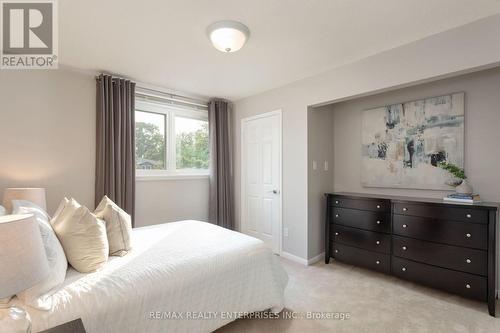 1115 Saginaw Crescent, Mississauga, ON - Indoor Photo Showing Bedroom