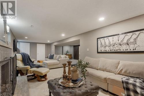 1115 Saginaw Crescent, Mississauga, ON - Indoor Photo Showing Living Room