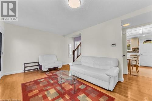 18 Eaton Place, Hamilton, ON - Indoor Photo Showing Living Room