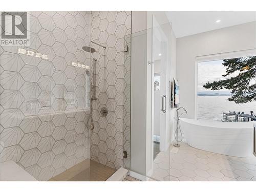 419 Shorts Road, Fintry, BC - Indoor Photo Showing Bathroom