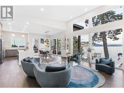 419 Shorts Road, Fintry, BC - Indoor Photo Showing Living Room