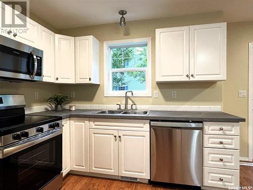 64 203 Herold Terrace, Saskatoon, SK - Indoor Photo Showing Kitchen With Double Sink