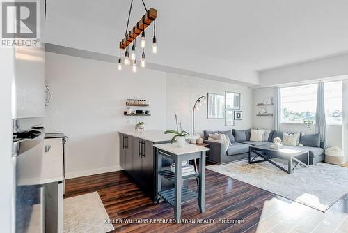 312 - 5101 Dundas Street W, Toronto (Islington-City Centre West), ON - Indoor Photo Showing Living Room