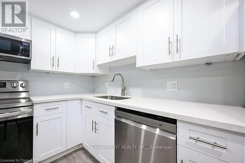 197 Green Road, Hamilton (Stoney Creek), ON - Indoor Photo Showing Kitchen With Upgraded Kitchen