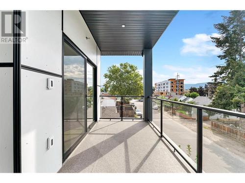 640 Wardlaw Street Unit# 304, Kelowna, BC - Outdoor With Exterior