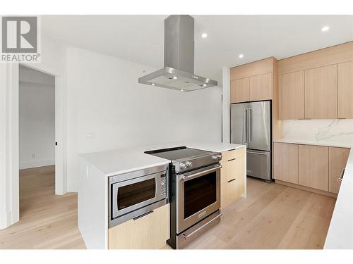 640 Wardlaw Street Unit# 304, Kelowna, BC - Indoor Photo Showing Kitchen With Stainless Steel Kitchen