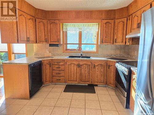 211 Maple Street, Outlook, SK - Indoor Photo Showing Kitchen With Double Sink