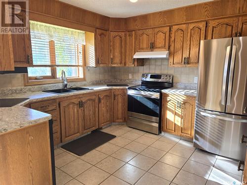 211 Maple Street, Outlook, SK - Indoor Photo Showing Kitchen With Double Sink