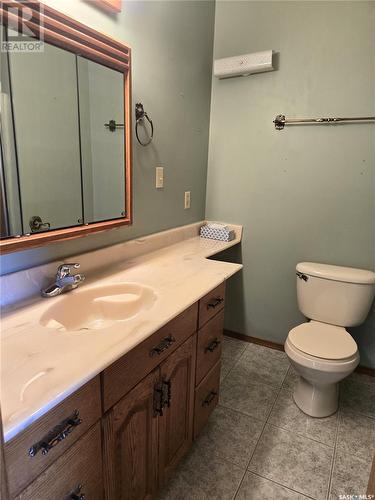 211 Maple Street, Outlook, SK - Indoor Photo Showing Bathroom