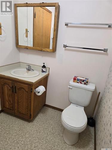 211 Maple Street, Outlook, SK - Indoor Photo Showing Bathroom