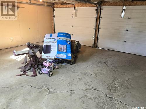 211 Maple Street, Outlook, SK - Indoor Photo Showing Garage