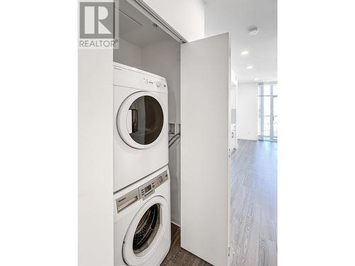 3610 900 Carnarvon Street, New Westminster, BC - Indoor Photo Showing Laundry Room