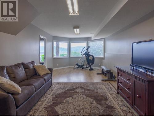 3272 Sundance Drive, West Kelowna, BC - Indoor Photo Showing Living Room