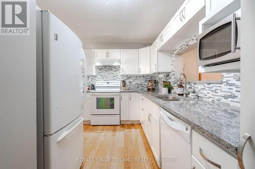 32 Winding Woods Crescent, London, ON - Indoor Photo Showing Kitchen With Double Sink With Upgraded Kitchen