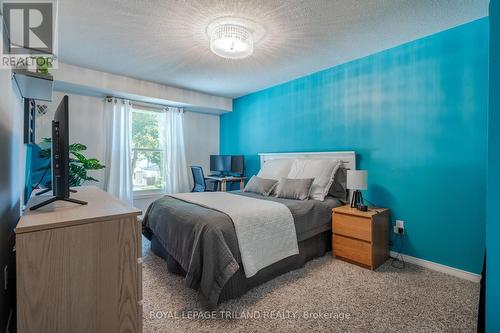 32 Winding Woods Crescent, London, ON - Indoor Photo Showing Bedroom