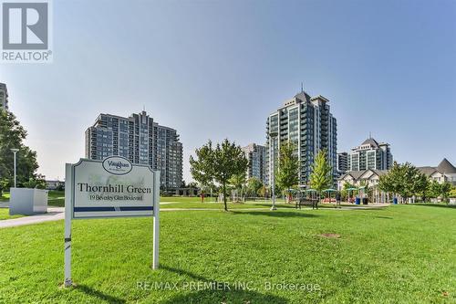 D-430 - 8 Beverley Glen Boulevard, Vaughan, ON - Outdoor