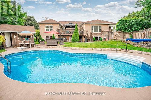 204 Simcoe Road, Bradford West Gwillimbury, ON - Outdoor With In Ground Pool With Deck Patio Veranda With Backyard