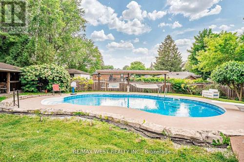 204 Simcoe Road, Bradford West Gwillimbury, ON - Outdoor With In Ground Pool With Backyard