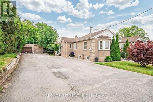 204 Simcoe Road, Bradford West Gwillimbury, ON - Outdoor