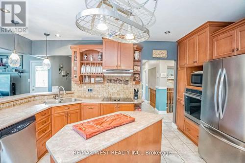 204 Simcoe Road, Bradford West Gwillimbury (Bradford), ON - Indoor Photo Showing Kitchen With Double Sink