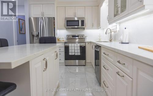 86 Blossom Crescent, Toronto, ON - Indoor Photo Showing Kitchen With Upgraded Kitchen