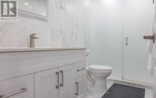 86 Blossom Crescent, Toronto, ON - Indoor Photo Showing Bathroom