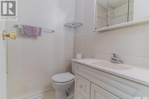 1513 7Th Avenue N, Saskatoon, SK - Indoor Photo Showing Bathroom