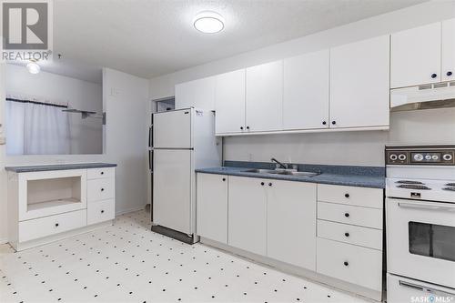 1513 7Th Avenue N, Saskatoon, SK - Indoor Photo Showing Kitchen With Double Sink