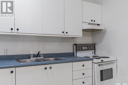 1513 7Th Avenue N, Saskatoon, SK - Indoor Photo Showing Kitchen With Double Sink