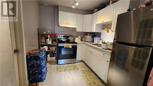 38 Mist Hollow Drive, Sudbury, ON - Indoor Photo Showing Kitchen