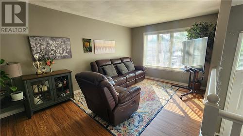 38 Mist Hollow Drive, Sudbury, ON - Indoor Photo Showing Living Room