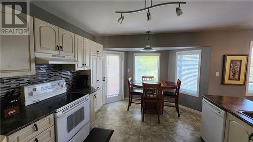 38 Mist Hollow Drive, Sudbury, ON - Indoor Photo Showing Kitchen