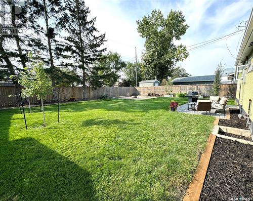 211 20Th Street, Battleford, SK - Outdoor With Backyard