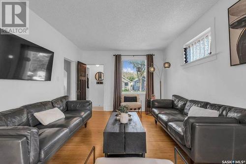 506 6Th Street, Saskatoon, SK - Indoor Photo Showing Living Room