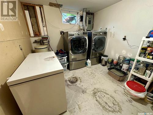 11216 Centennial Crescent, North Battleford, SK - Indoor Photo Showing Laundry Room