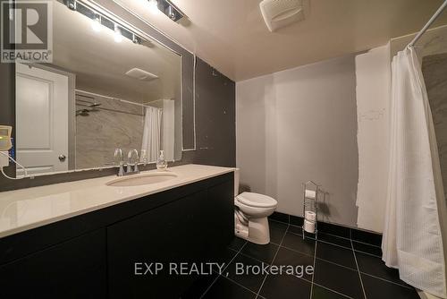 1456 Healy Lane, London, ON - Indoor Photo Showing Bathroom