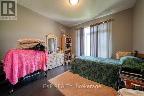 1456 Healy Lane, London, ON - Indoor Photo Showing Bedroom