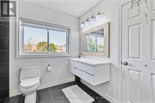 82 Lyfytt Crescent S, Barrie, ON - Indoor Photo Showing Bathroom