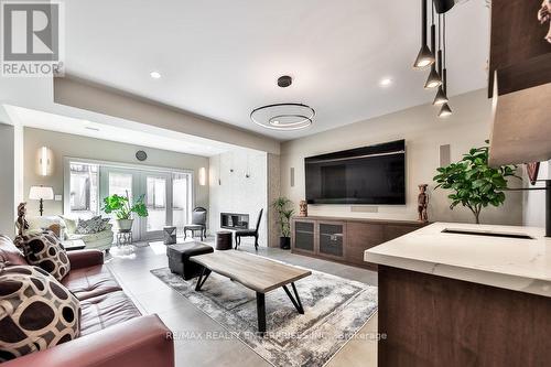 1372 Kenmuir Avenue, Mississauga (Mineola), ON - Indoor Photo Showing Living Room