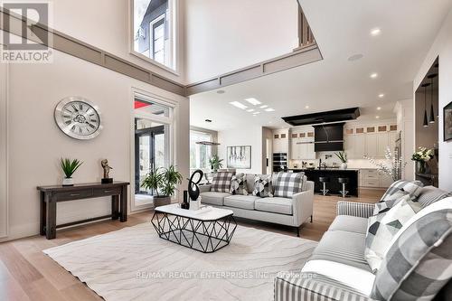 1372 Kenmuir Avenue, Mississauga, ON - Indoor Photo Showing Living Room