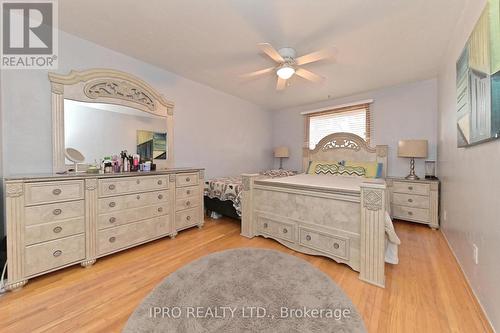 98 Riverdale Drive, Hamilton, ON - Indoor Photo Showing Bedroom