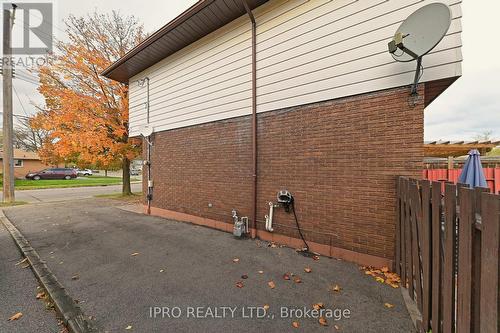 98 Riverdale Drive, Hamilton, ON - Outdoor With Exterior