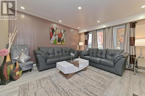 98 Riverdale Drive, Hamilton, ON - Indoor Photo Showing Living Room