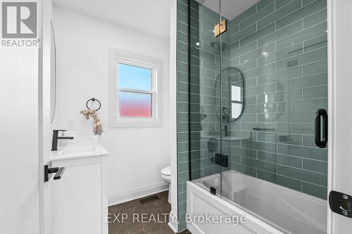 286 East 18Th Street, Hamilton, ON - Indoor Photo Showing Bathroom